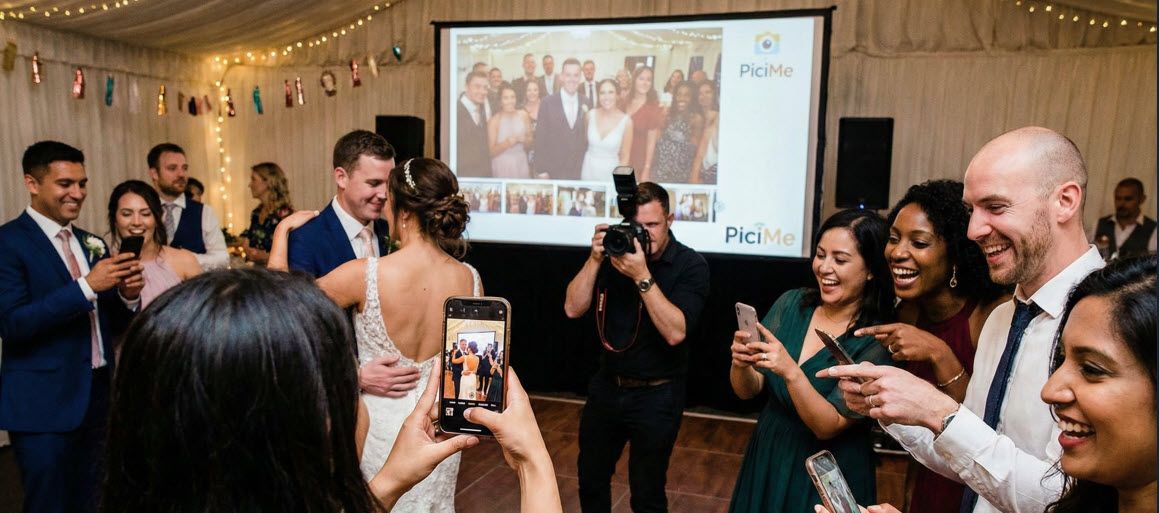 גלו איך לקבל את תמונות האירוע לנייד עוד לפני הקינוח. מערכת PiciMe משדרגת חתונות ואירועים עם זיהוי פנים, שיתוף בוואטסאפ ואלבומים דיגיטליים שנוצרים בזמן אמת.